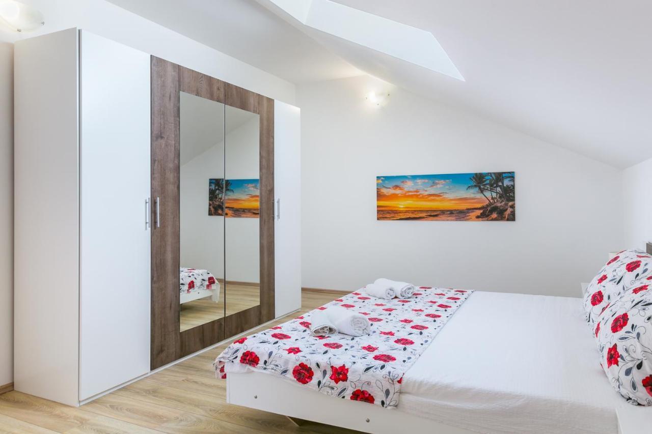 Nevia Apartment